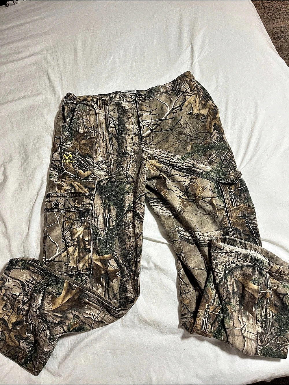 Realtree Men's Camo Cargo Pants Size large (36-38) hunting